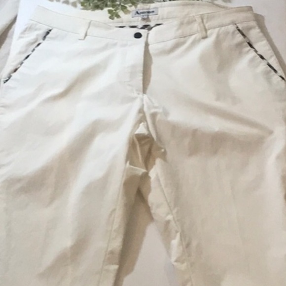 “AQUASCUTUM ” of London Ladies White Pants. - Picture 13 of 13